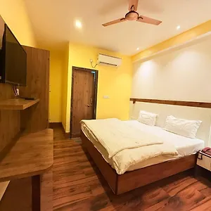 Shivam - Near Kashi Vishwanath Temple With Parking And Lift Hotel